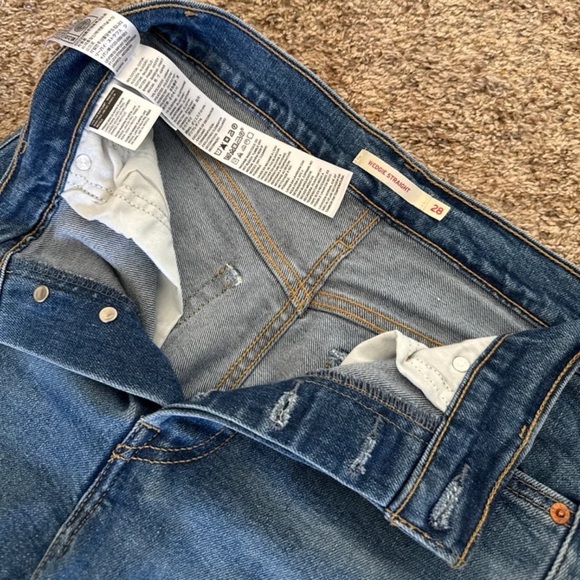Levi's Premium WEDGIE STRAIGHT ANKLE WOMEN'S JEANS
size 28 - Picture 9 of 12